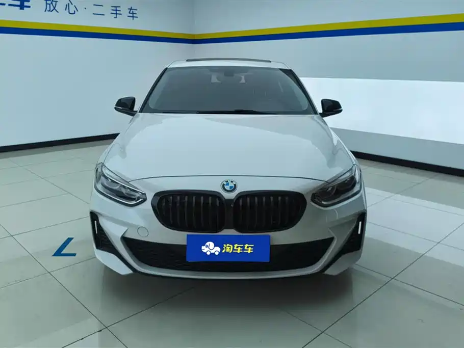 BMW 1 Series 2021 120i M Sport Shadow Edition фото 2