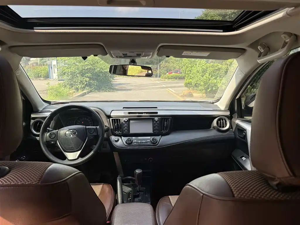 Toyota RAV4 Rongfang 2018 2.0L CVT 2WD Trend X Edition фото 8