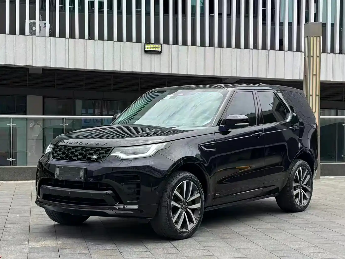 Land Rover Discovery 2021 360PS R-Dynamic SE
