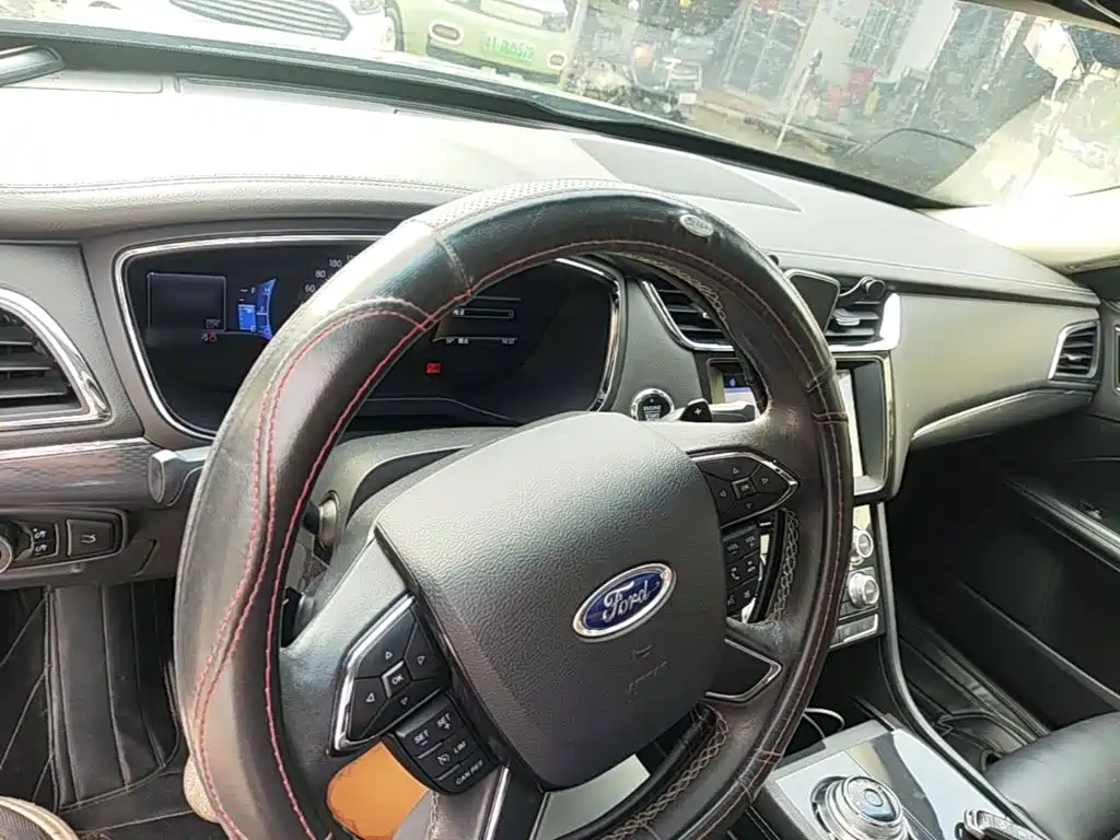 Фото 10 - Ford Taurus