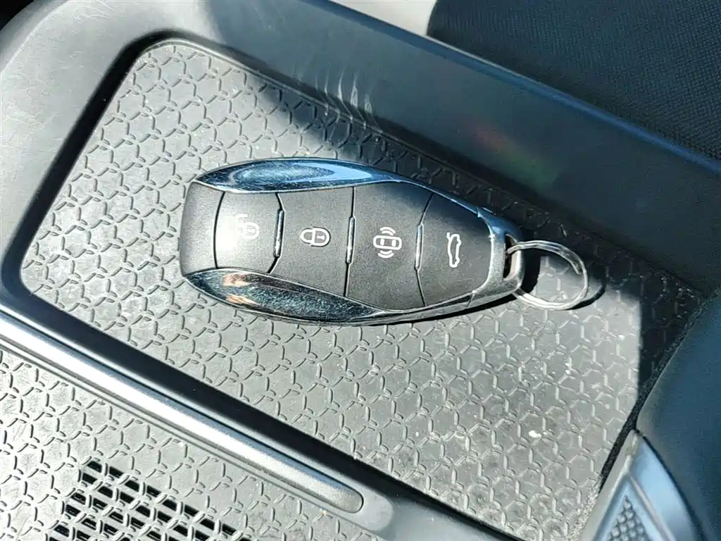 Hongqi EH7 2024 690 Pro фото 18