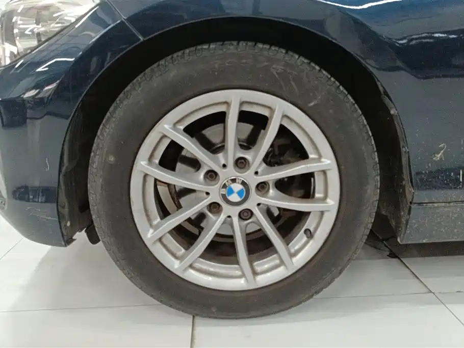 BMW 1 Series (Import) 2016 118i Leading фото 6