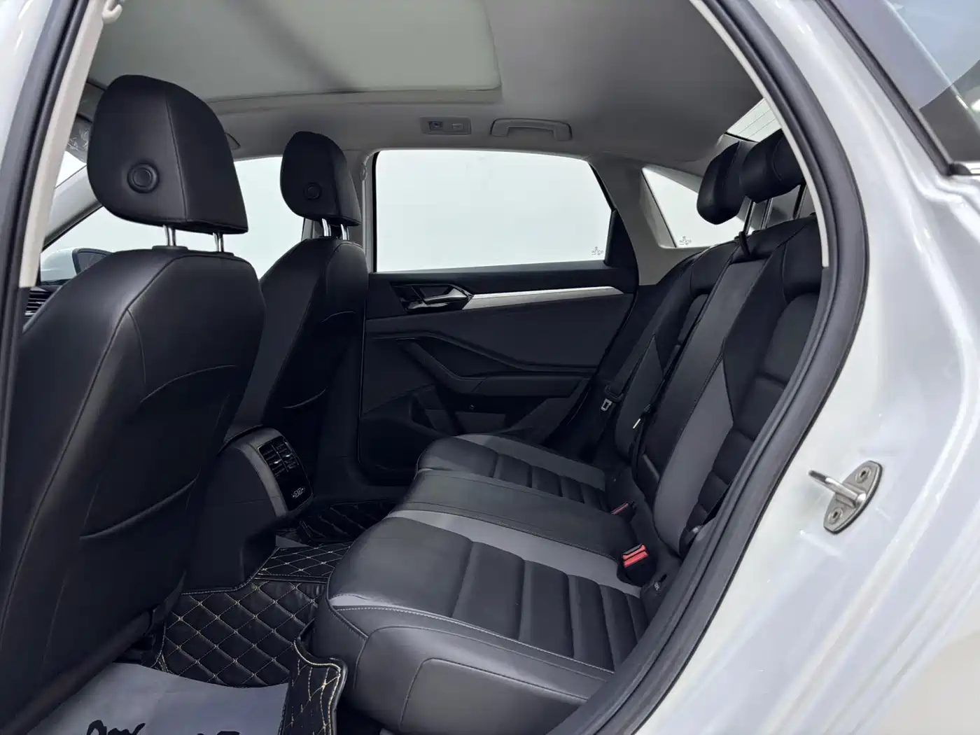 Volkswagen Sagitar 2022 280TSI DSG Excellence Edition фото 5