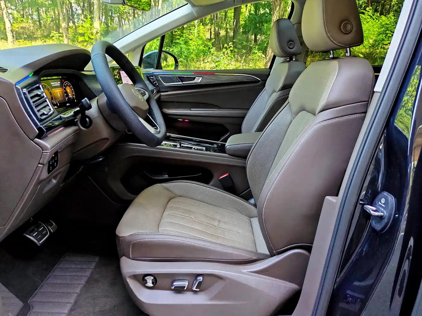 Volkswagen Viloran 2022 380TSI Premium Edition фото 5
