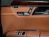 Photo 18 - Mercedes-Benz S-Class