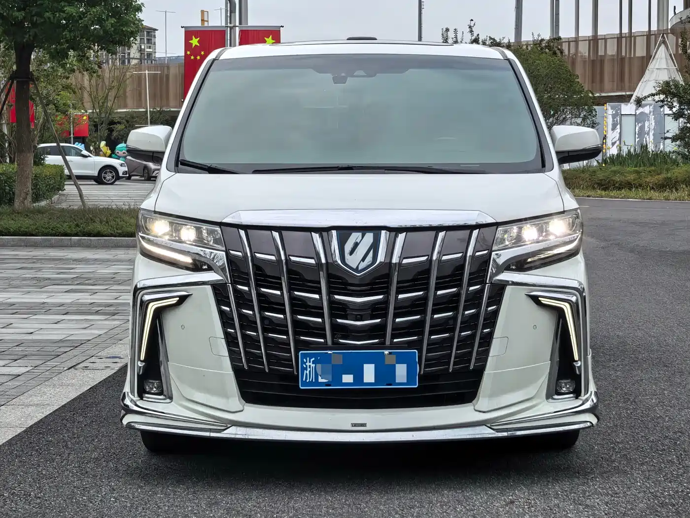 Toyota Alphard 2021 Hybrid 2.5L Ultimate фото 2
