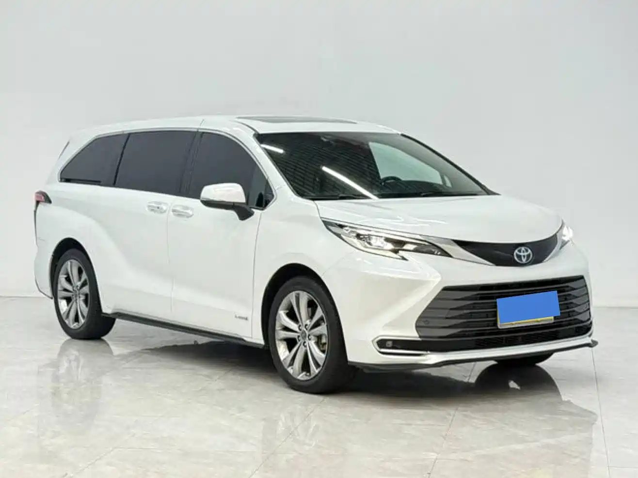 Toyota Sienna 2021 2.5L Hybrid Premium Edition фото 6