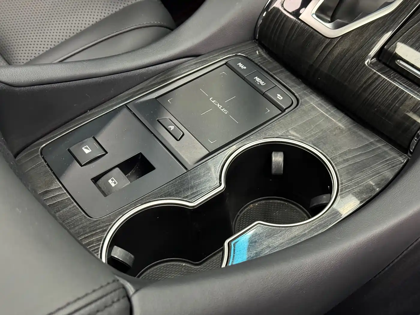 Lexus LM 2020 300h 4-Seat Imperial Edition фото 14
