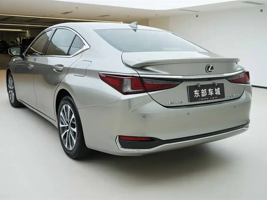 Lexus ES 2022 300h Excellence Edition фото 4