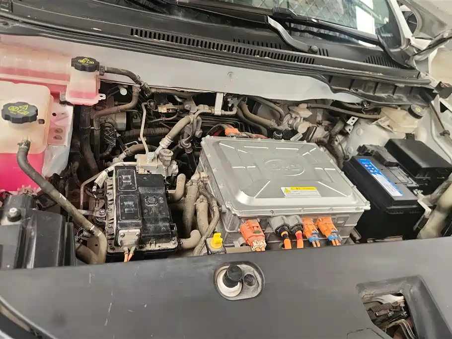 BYD Yuan New Energy 2019 EV360 Smart Connect Edition фото 10