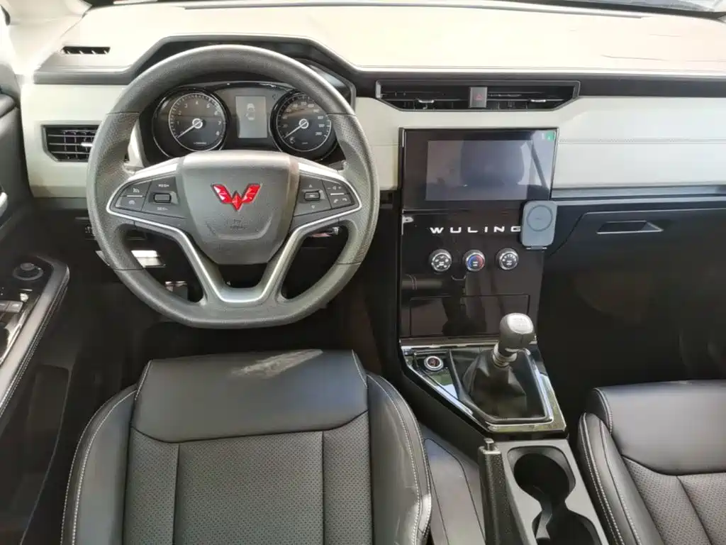 Wuling Motors Wuling Journey 2024 2021 1.5T Manual Luxury Edition