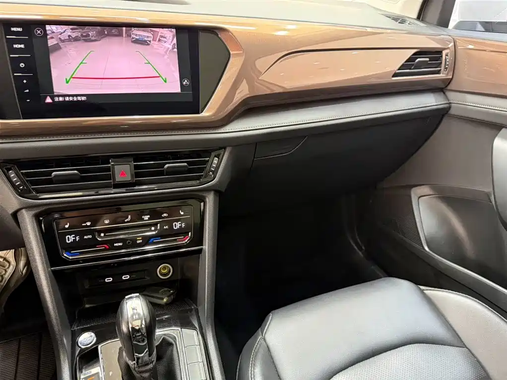 Volkswagen Tharu 2022 280TSI FWD Luxury Edition фото 12