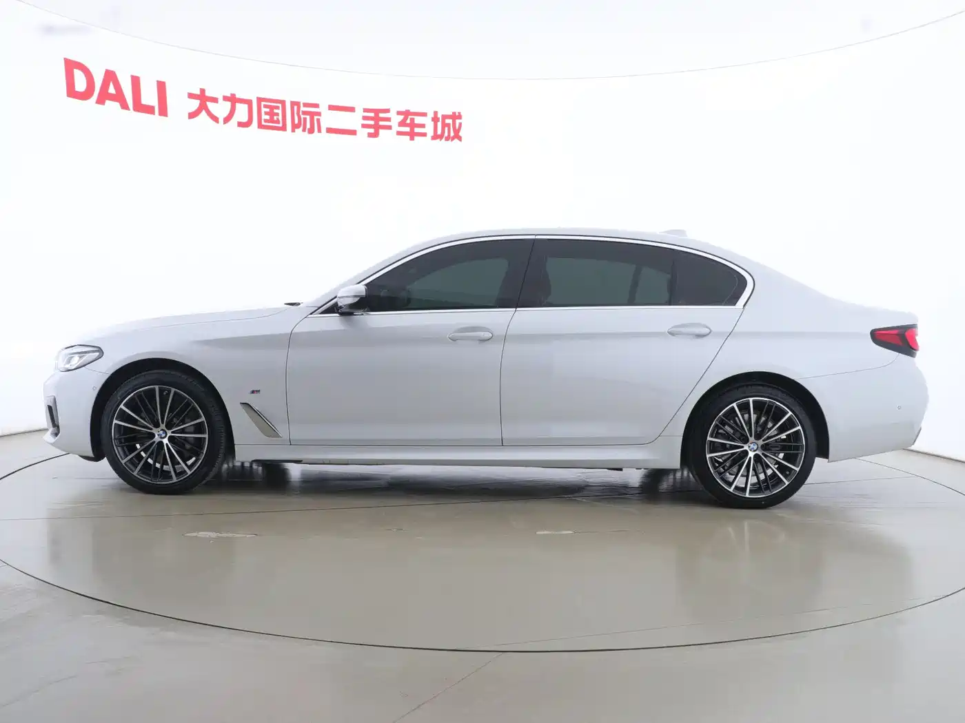 BMW 5 Series 2023 530Li Leading M Sport Package фото 12