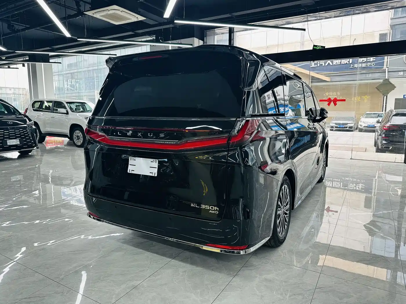 Lexus LM 2025 Model 350h Seven-Seater Elegance Edition фото 7