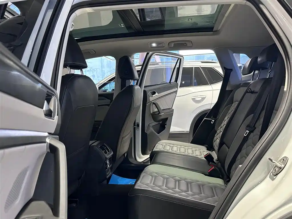 Volkswagen Tayron 2023 300TSI 2WD Luxury Plus Advanced Edition фото 5