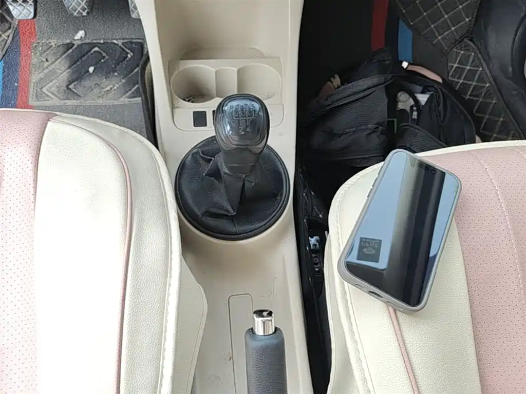 Škoda Fabia 2014 1.4L Manual Crystal Edition фото 14