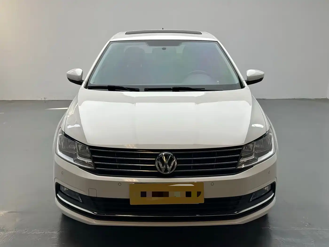 Volkswagen Lavida 2017 1.6L Manual Comfort Edition фото 2