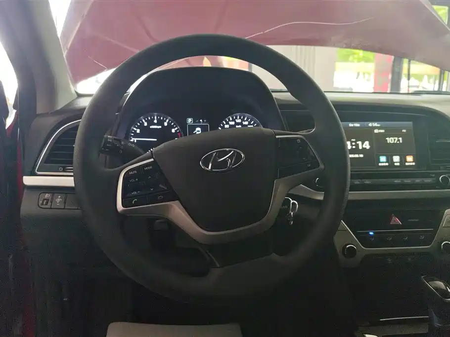 Hyundai Elantra 2016 Model 1.6L Automatic Smart Elite фото 15
