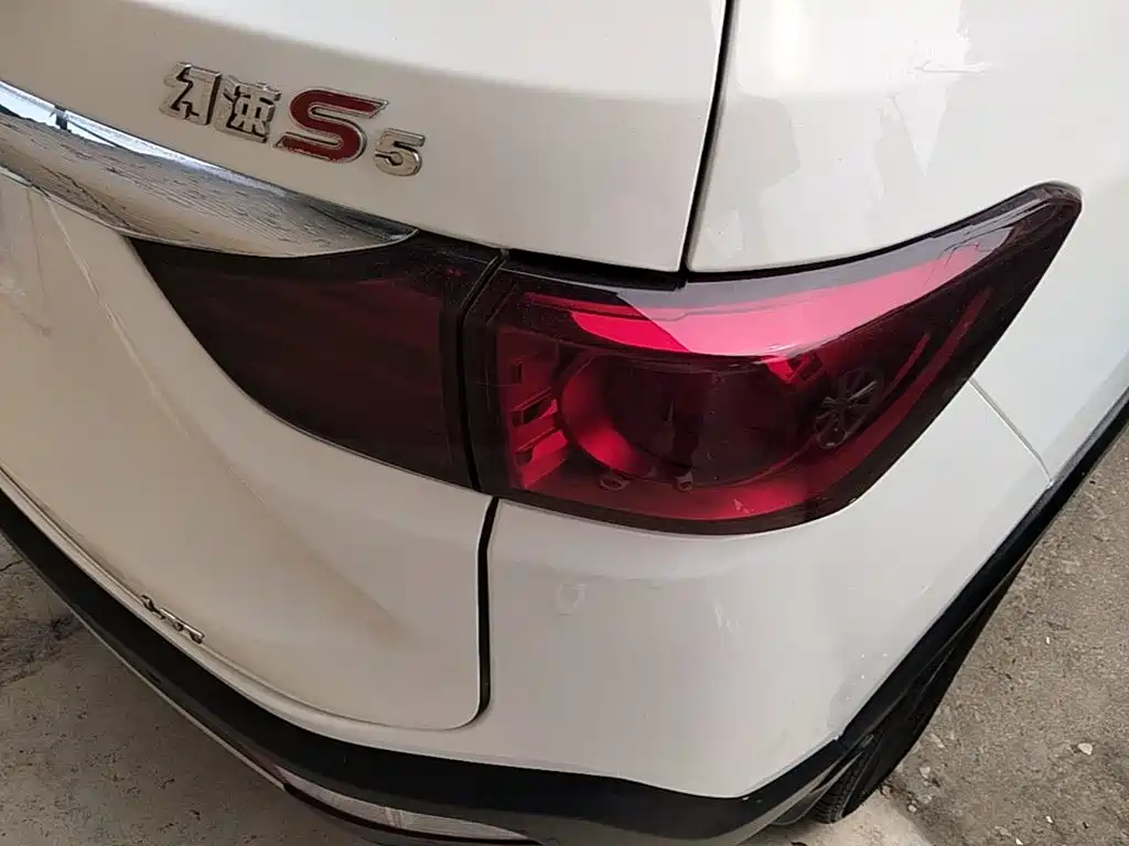 BAIC Huansu S5 2018 2017 1.3T CVT Luxury