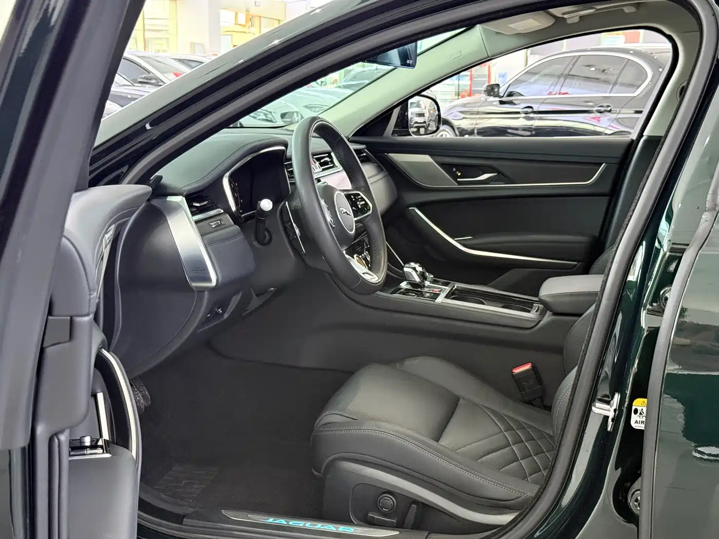 Jaguar XFL 2022 XFL 2.0T P250 2WD Premium Luxury фото 4