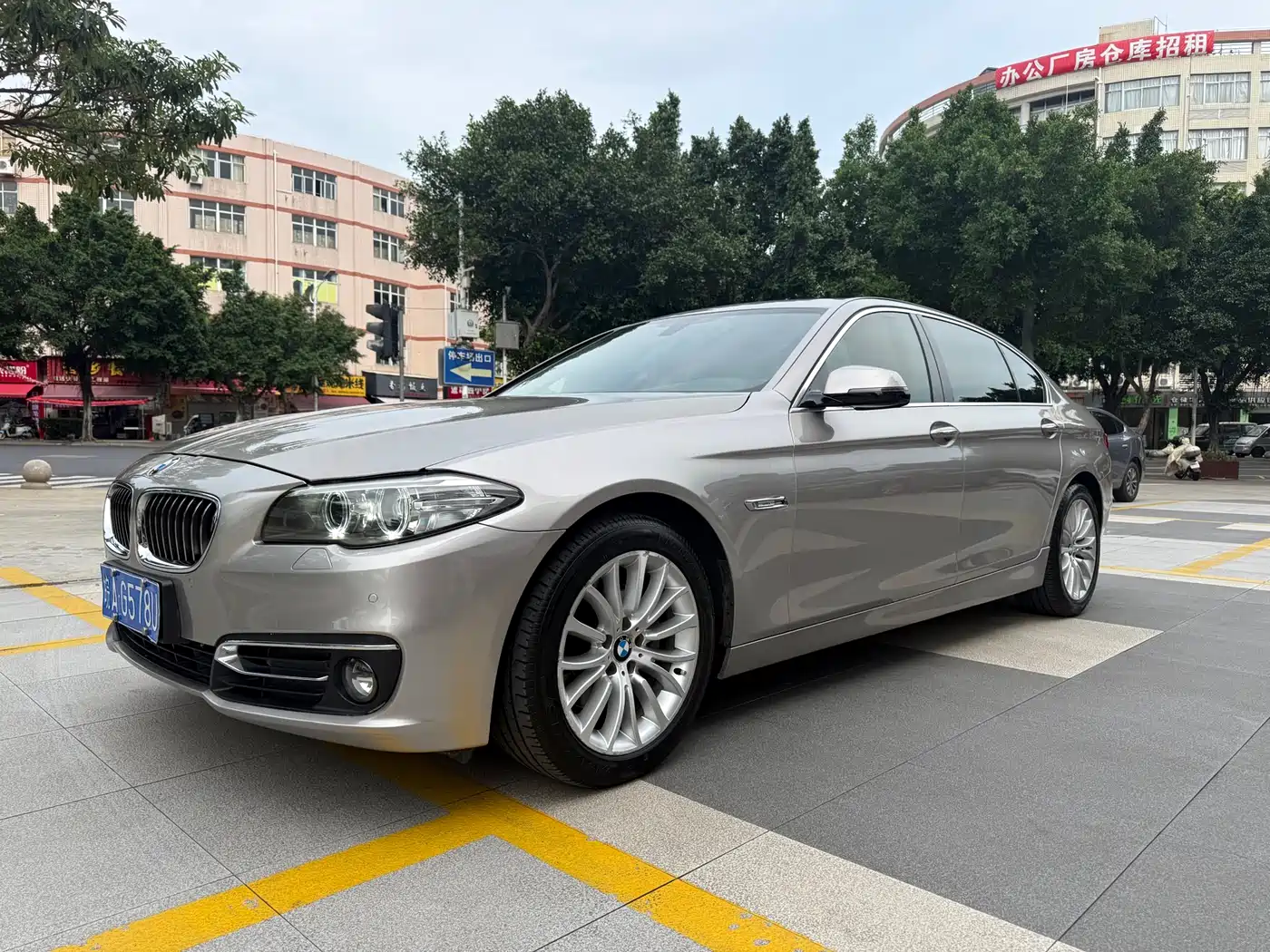 BMW 5 Series 2014 525Li Luxury Design Package