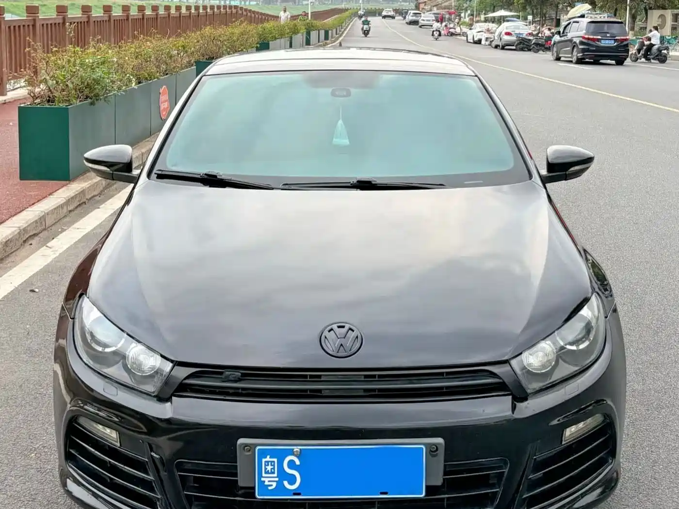 Volkswagen Scirocco 2010 2.0TSI Luxury Edition фото 2