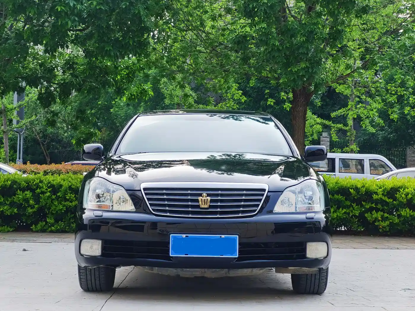 Toyota Crown 2011 2.5L Royal Leather Sunroof Special Edition фото 2