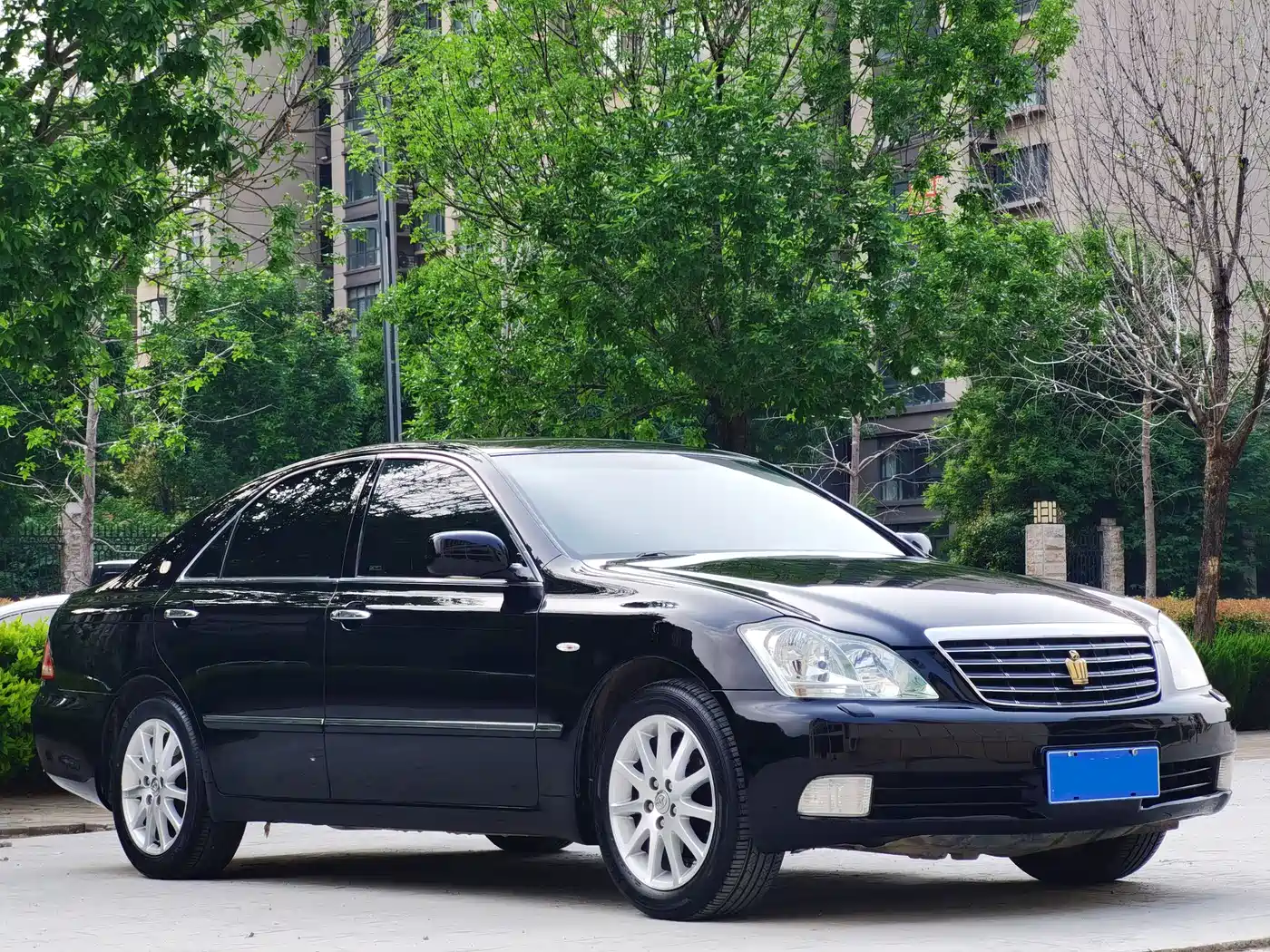 Toyota Crown 2011 2.5L Royal Leather Sunroof Special Edition фото 3