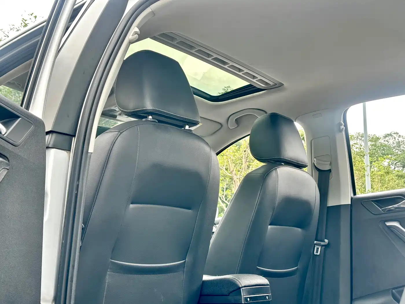 Volkswagen Jetta 2015 1.6L Automatic Luxury фото 31