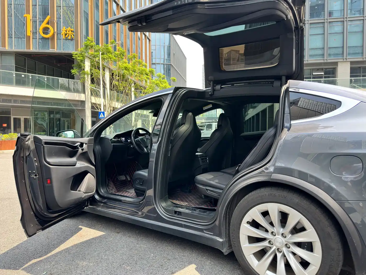 Фото 11 - Tesla Model X