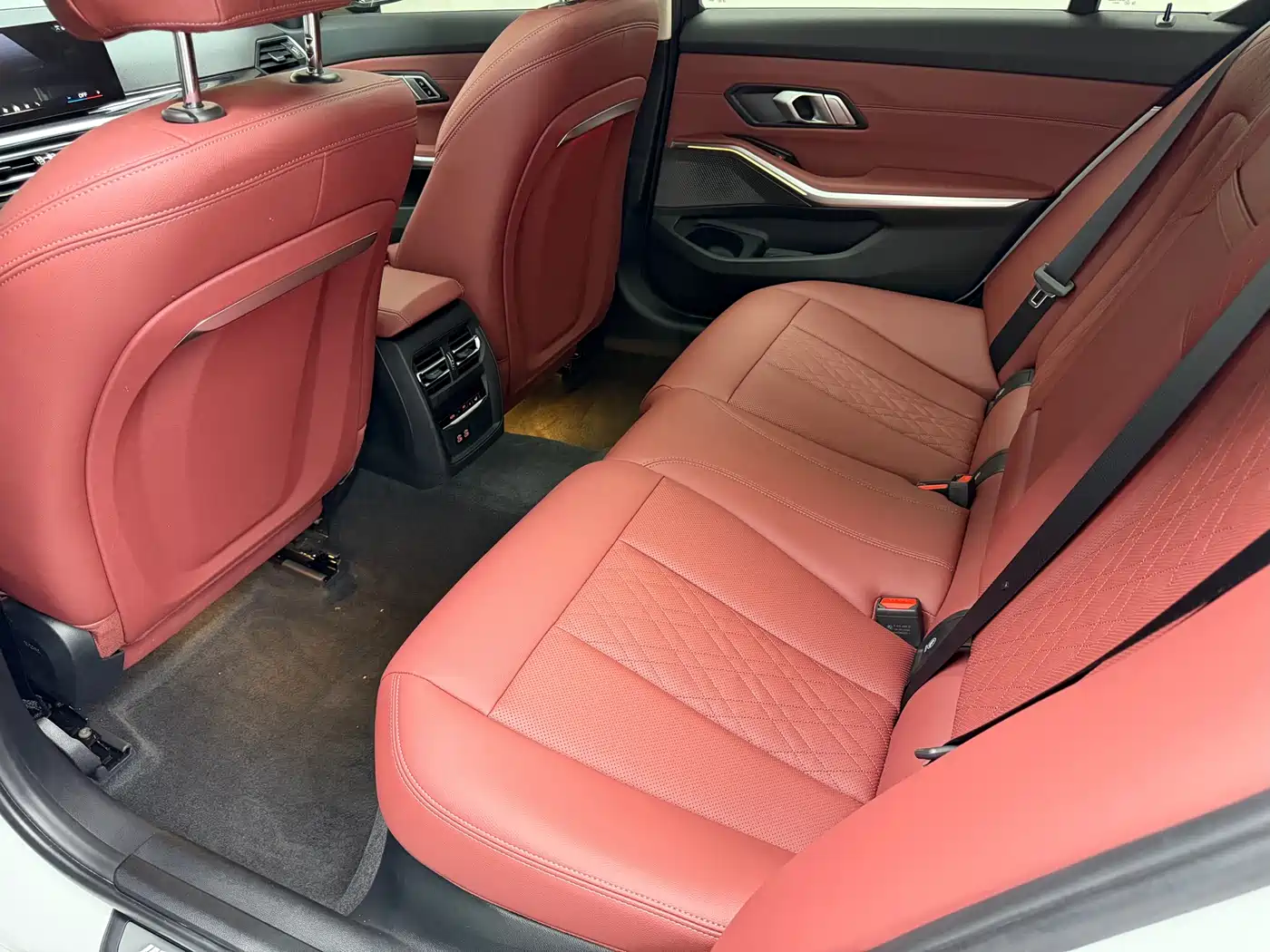 BMW 3 Series 2024 325Li M Sport Package фото 14