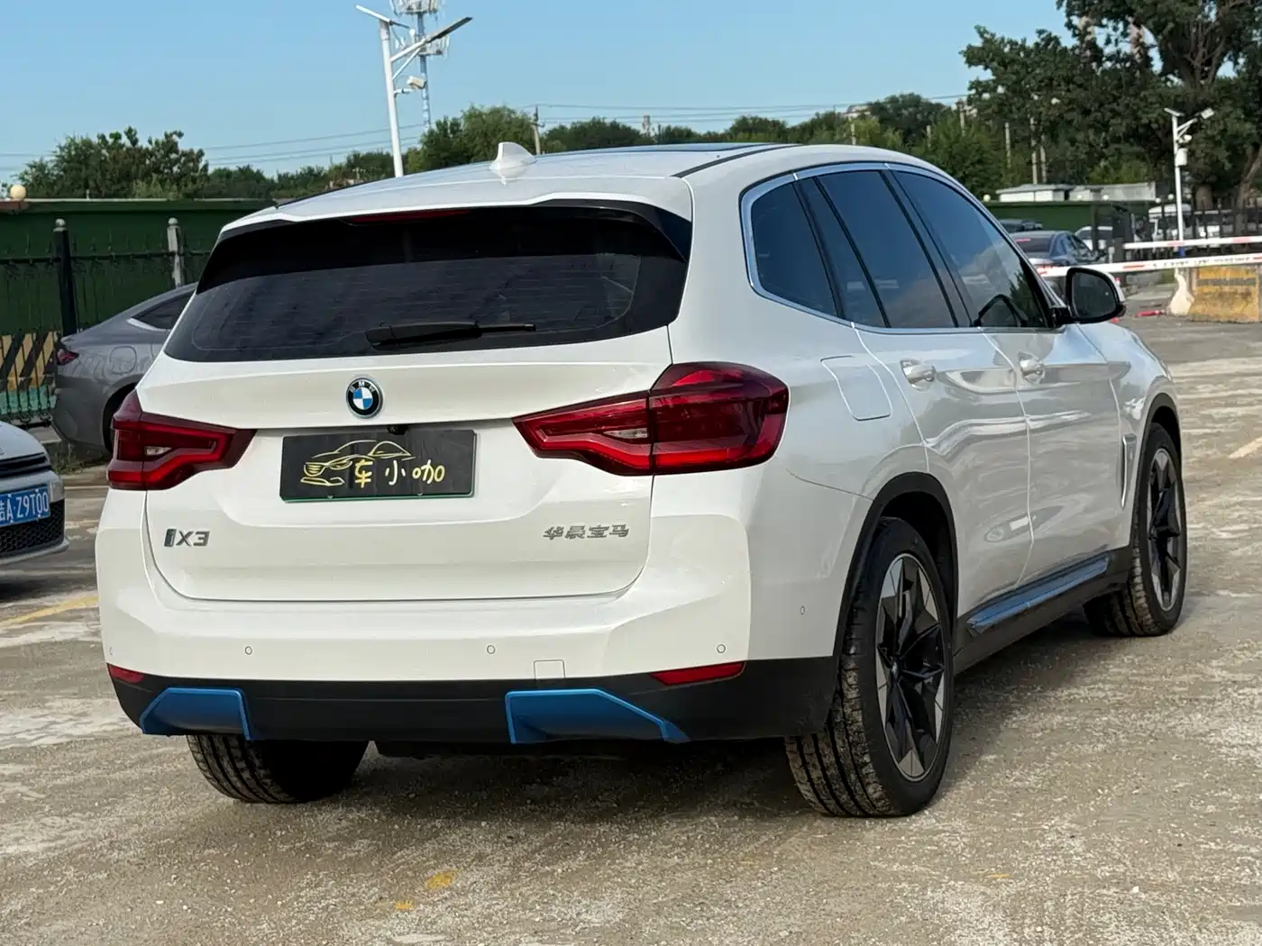 Photo 9 - BMW iX3