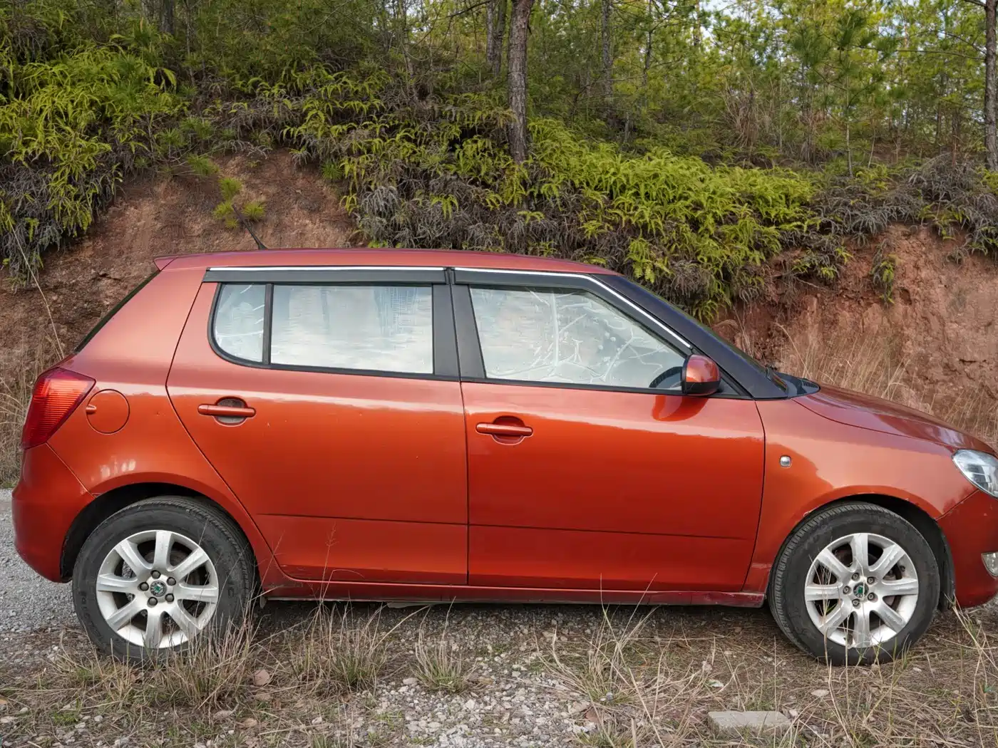 Škoda Fabia 2012 1.4L Manual Crystal Edition фото 14