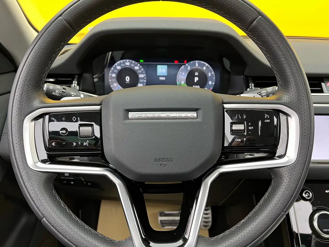 Land Rover Range Rover Evoque New Energy 2022 Range Rover Evoque L P300e Plug-in Hybrid фото 11