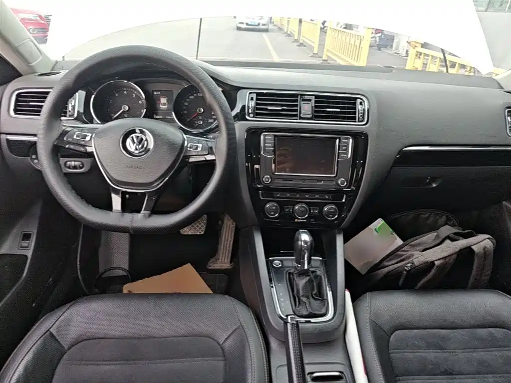 Volkswagen Sagitar 2018 280TSI DSG Luxury фото 10