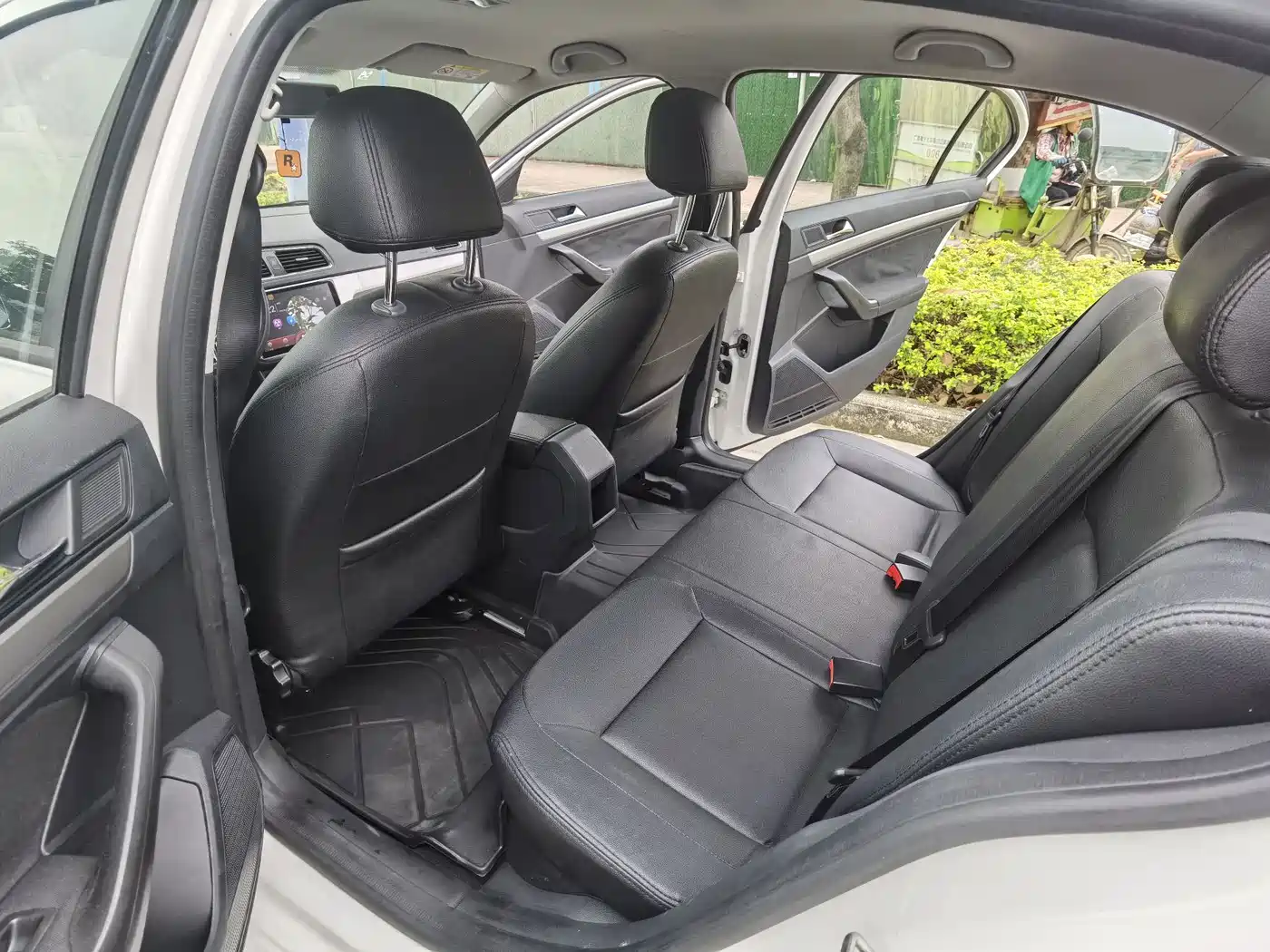 Volkswagen Lavida 2017 1.6L Automatic Comfort Edition фото 8
