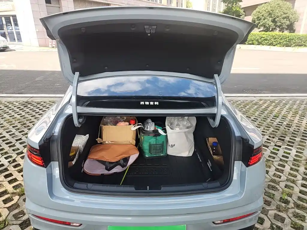 Фото 19 - Geely Preface