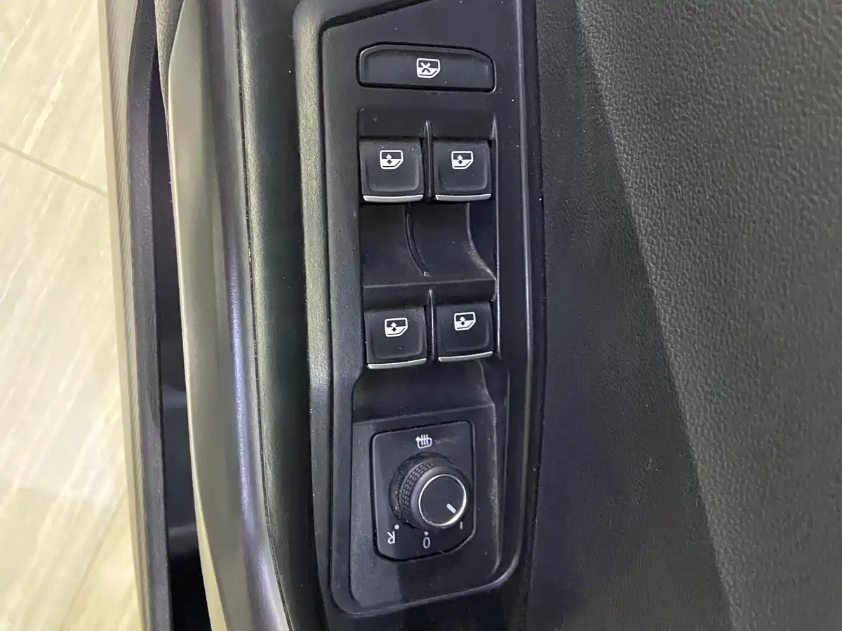 Volkswagen T-ROC 2022 280TSI DSG 2WD R-Line Pro PLUS фото 17