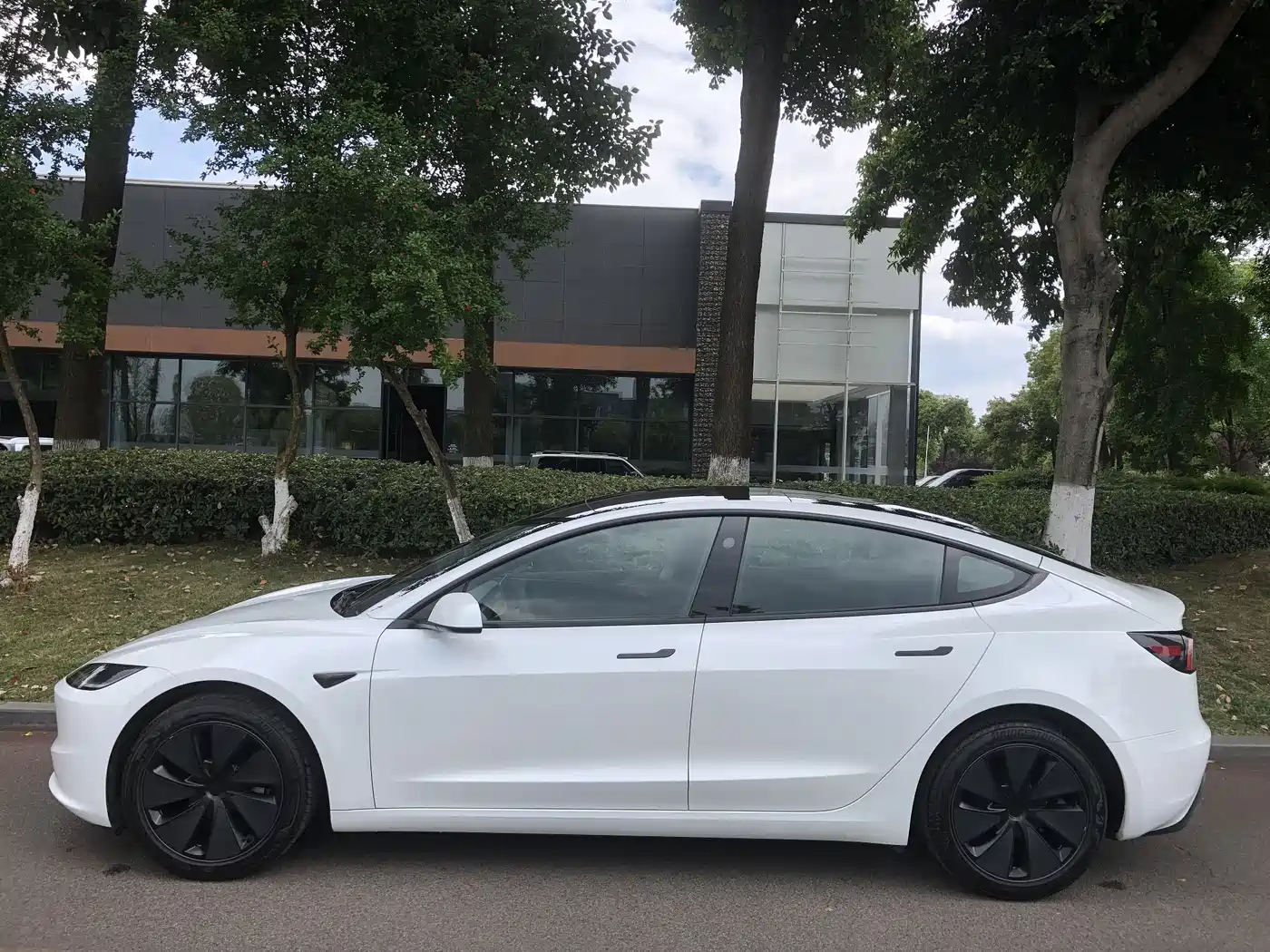Tesla Model 3 2025 Model Year Facelift Rear-Wheel Drive фото 8