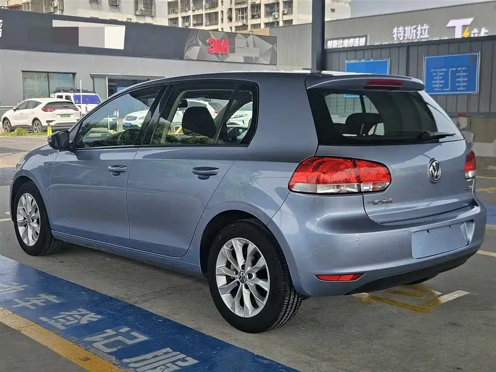 Volkswagen Golf 2011 Model 1.6 Automatic Fashion фото 2