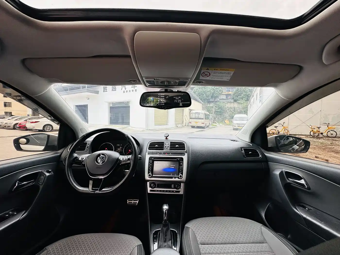 Volkswagen Polo 2014 1.6L Cross Polo Automatic фото 10