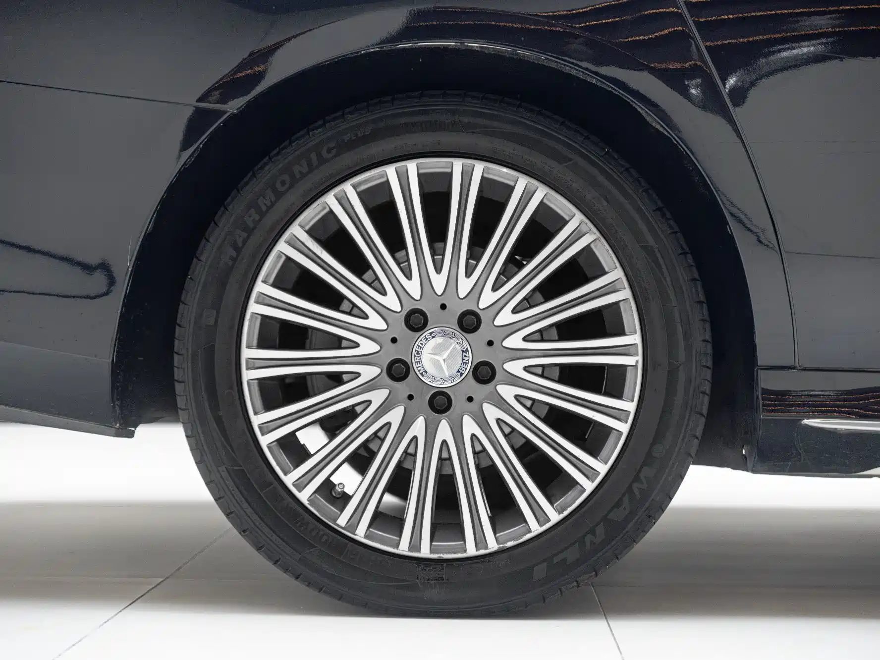 Фото 3 - Mercedes-Benz E-Class
