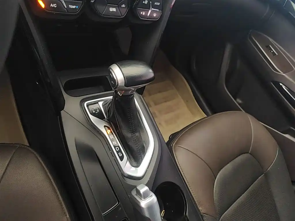 GAC Trumpchi Trumpchi GS4 2015 200T G-DCT Luxury Edition фото 14