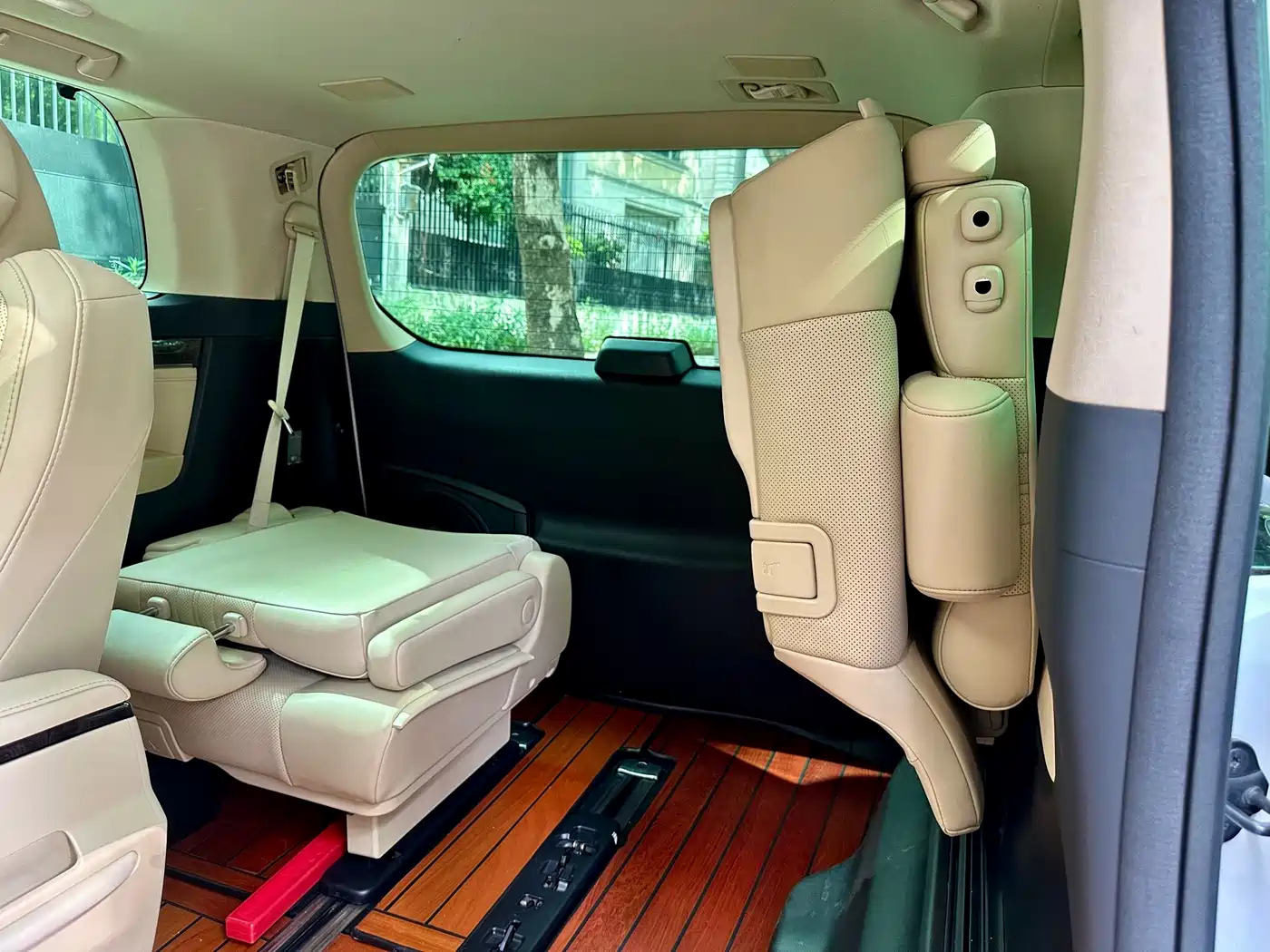 Toyota Alphard 2020 Hybrid 2.5L Premium Edition фото 14