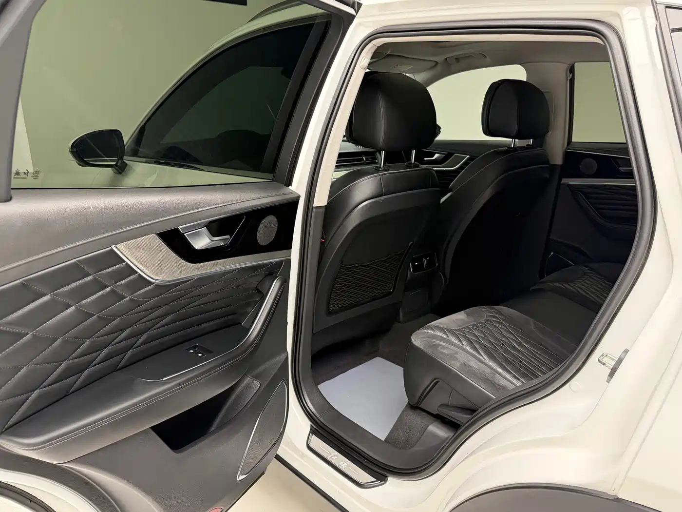 Hongqi HS5 2022 Facelift 2.0T Smart Flag Enjoyment AWD Edition фото 12