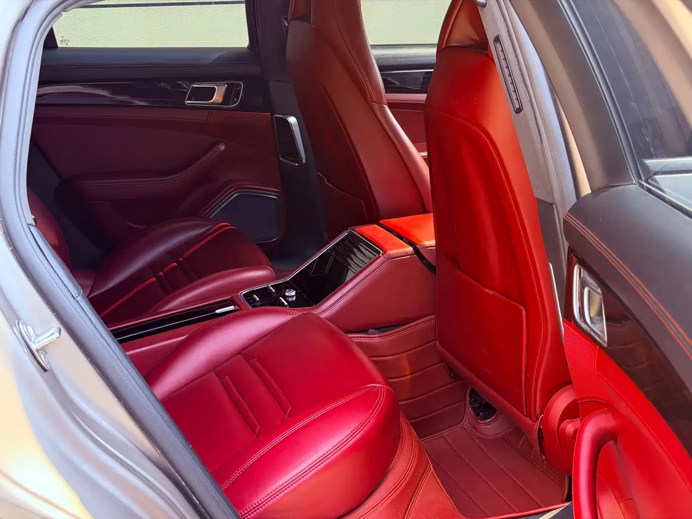 Photo 10 - Porsche Panamera