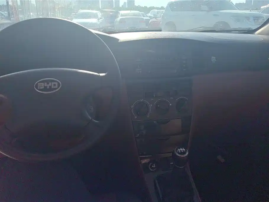 BYD F3 2013 Energy-saving Edition 1.5L Manual Standard фото 12