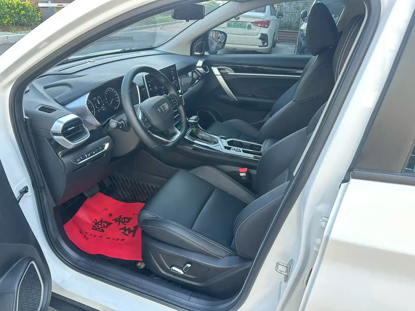 Фото 4 - Geely Coolray