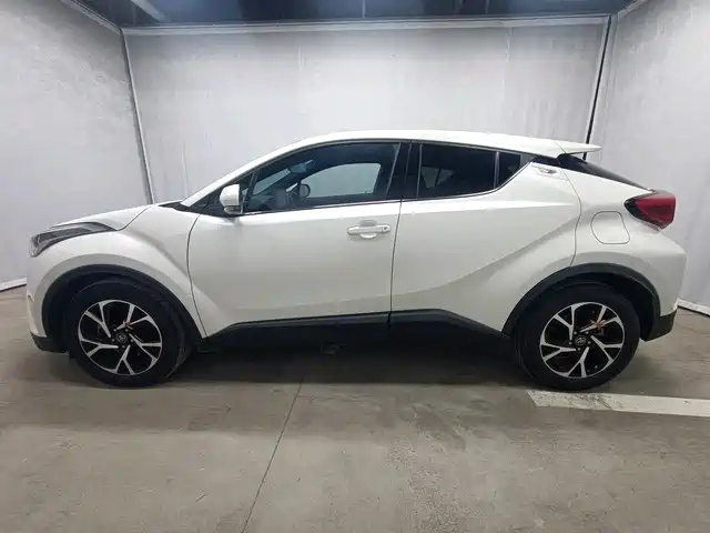 Toyota C-HR 2018 2.0L Leading Edition China VI фото 3