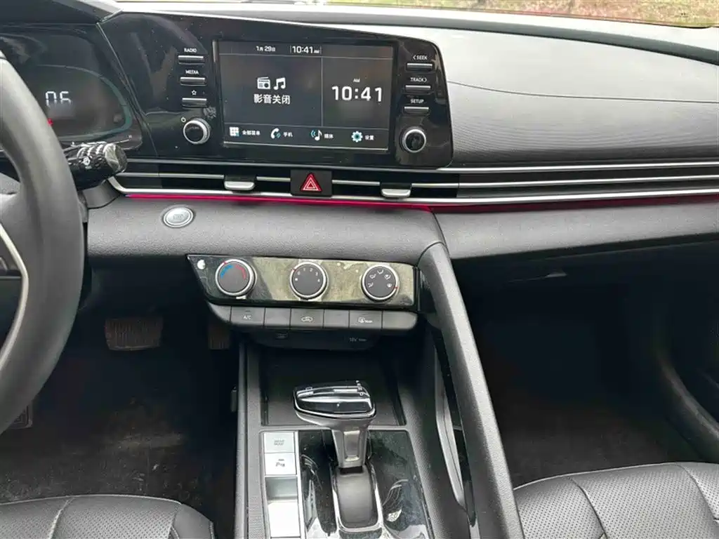 Hyundai Elantra 2023 1.5L CVT GLX Elite Edition фото 6